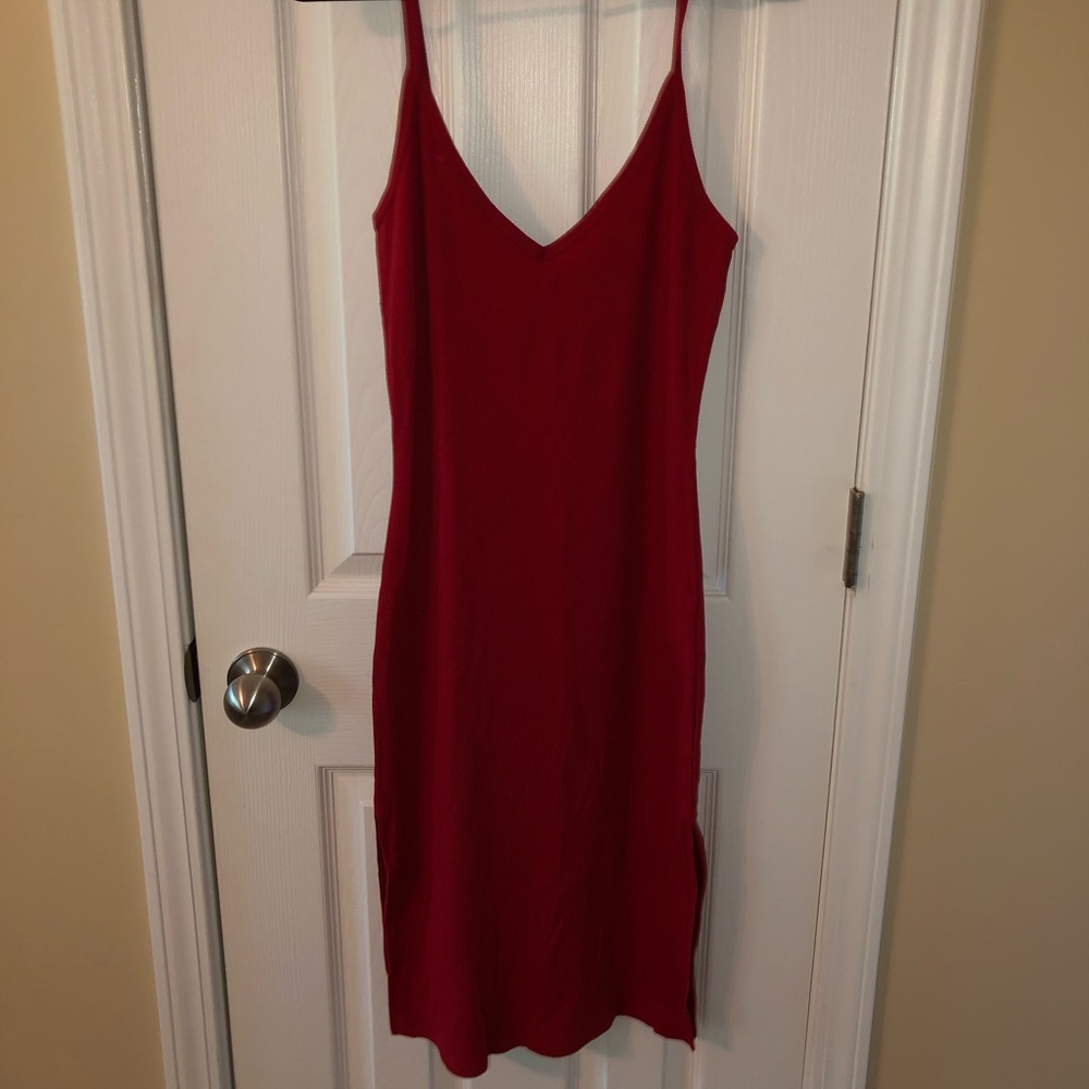 Red! V-neck midi fitted dress.